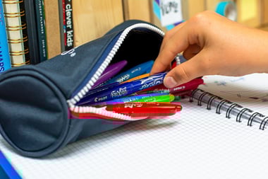 🖊️ Stylo Effaçable MOTARRO – Pack de 12  Écris, efface, réécris sans stress !